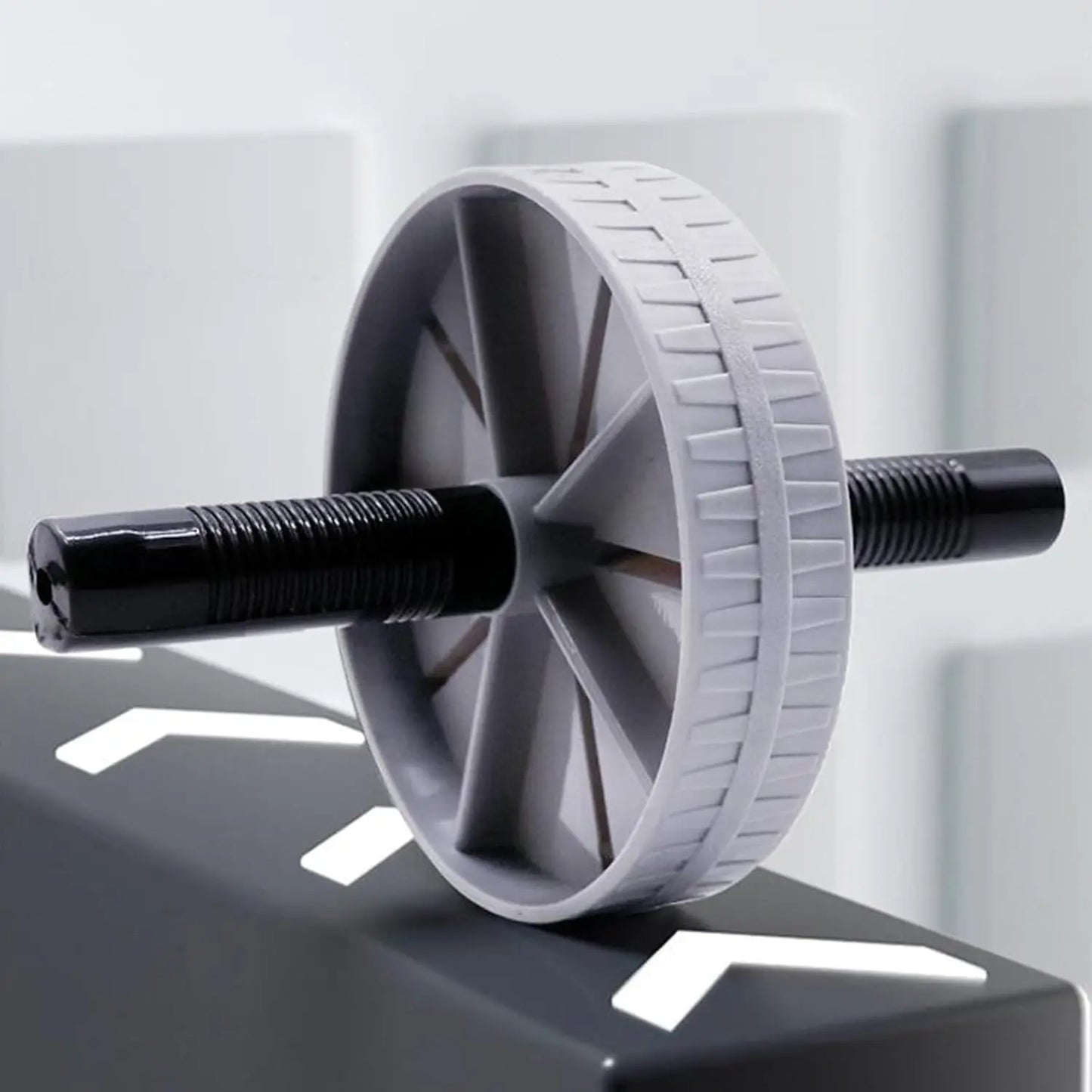 Silent abdominal roller wheel with anti-slip grip and steel support - product image