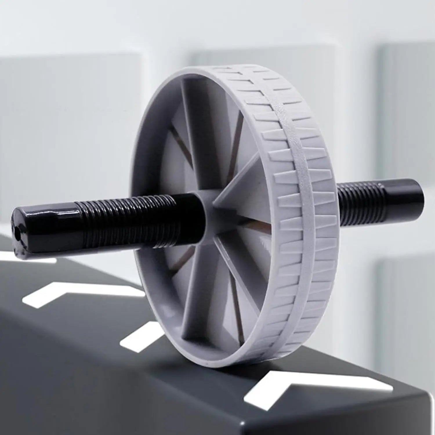 Silent abdominal roller wheel with anti-slip grip and steel support - product image